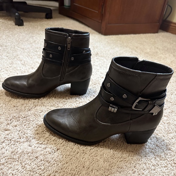 Womens bootie with cute buckle - Picture 4 of 6